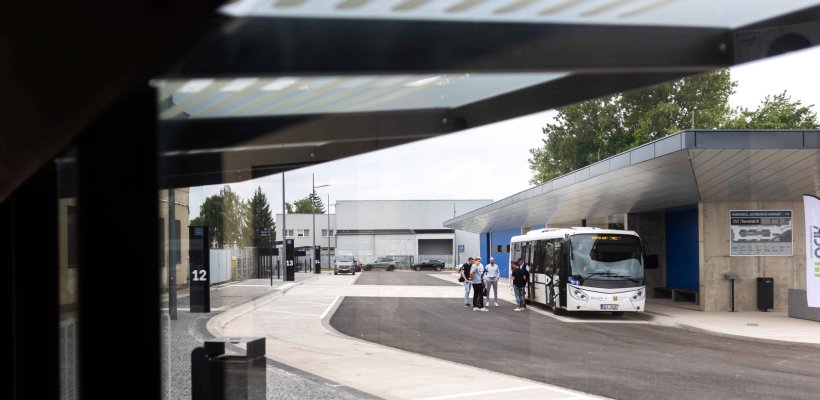 Terminál B slouží jako důležitý uzel pro tisíce spojů ročně