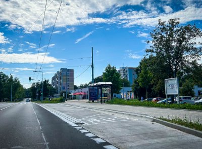 Dokončení rekonstrukce zastávky „Kpt. Bartoše“ v Polabinách přináší moderní a bezpečné zázemí pro cestující