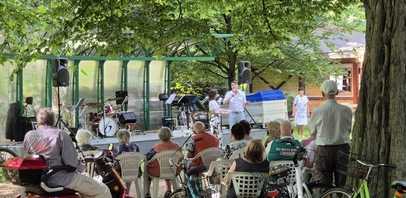 Senioři nejsou sami. Město jim na tradiční akci nabídlo pomocnou ruku i praktické rady
