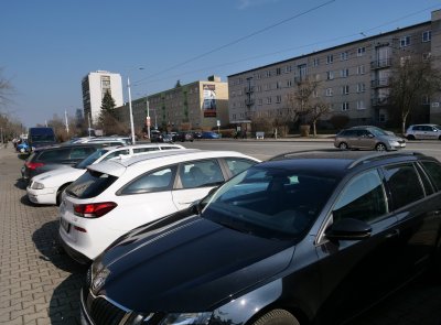 Rozšíření regulace zlepší parkování pro rezidenty v Pardubicích