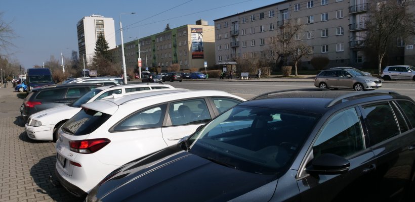Rozšíření regulace zlepší parkování pro rezidenty v Pardubicích