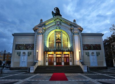 Pardubice rozsvítí Východočeské divadlo v rámci kampaně „Sviťme modře“