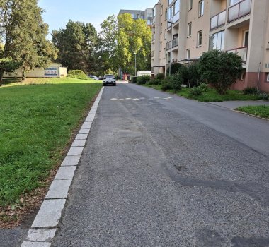 Rozšíření parkovacích míst v ul. Věry Junkové před čp. 504-506, Pardubice&nbsp;