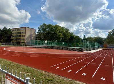 ZŠ Prodloužená v Polabinách přivítala nový školní rok otevřením moderního sportovního hřiště
