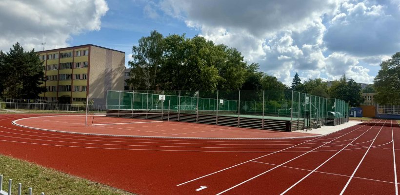 ZŠ Prodloužená v Polabinách přivítala nový školní rok otevřením moderního sportovního hřiště