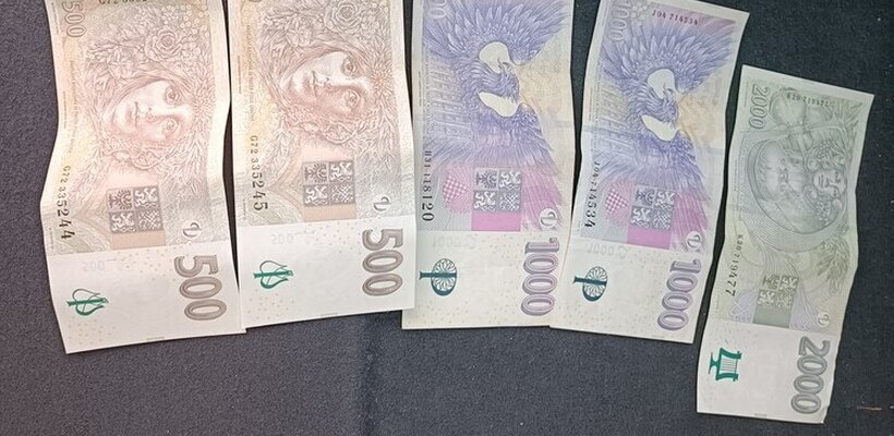 Včerejší nálezy v Pardubicích: pět tisíc korun, chytré hodinky i dvě hledané osoby